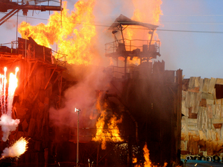 Illustration for article titled They're still doing a Waterworld show at Universal Studios - and it actually looks amazing!
